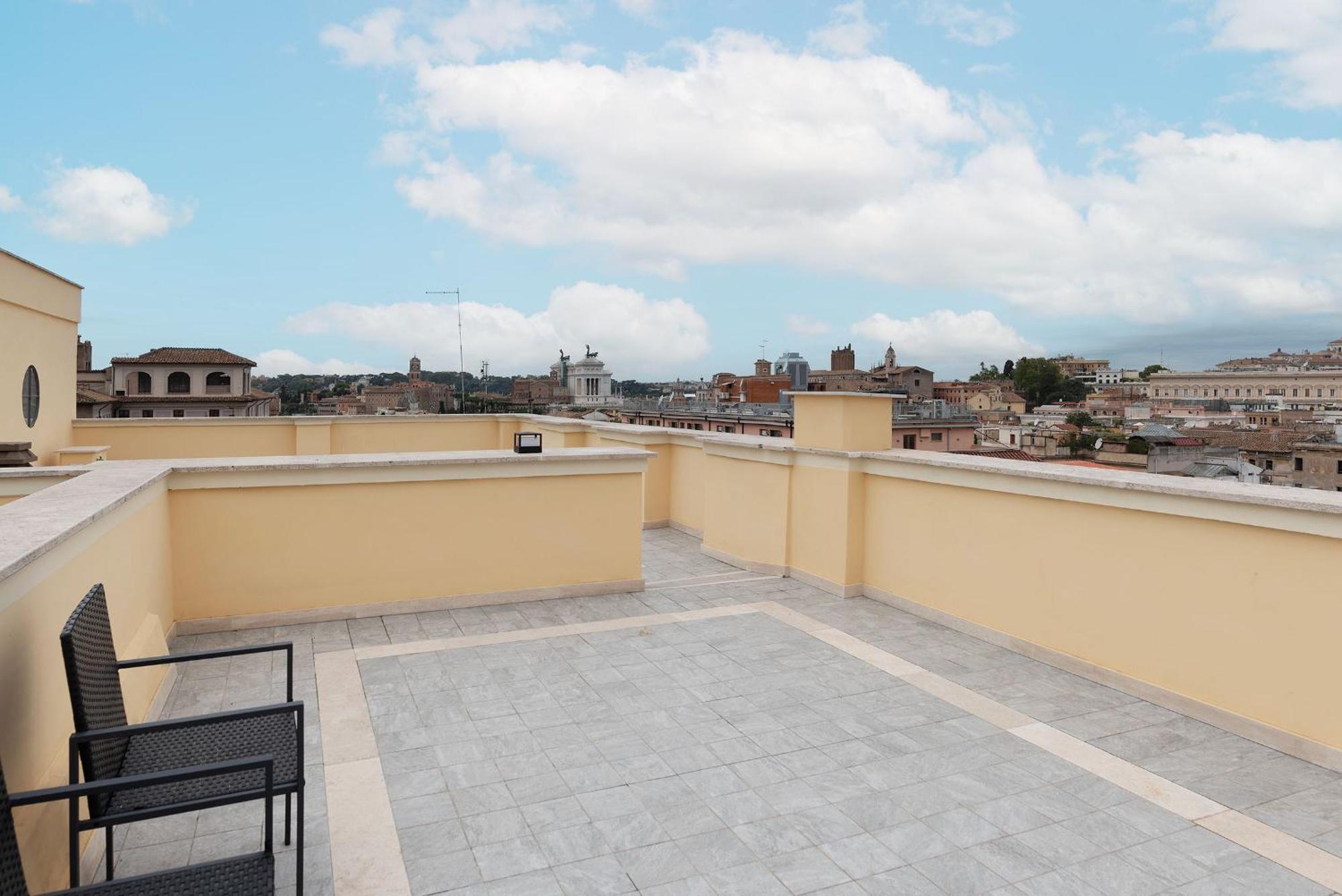 Apartment Joivy Cavour Luxury Rome