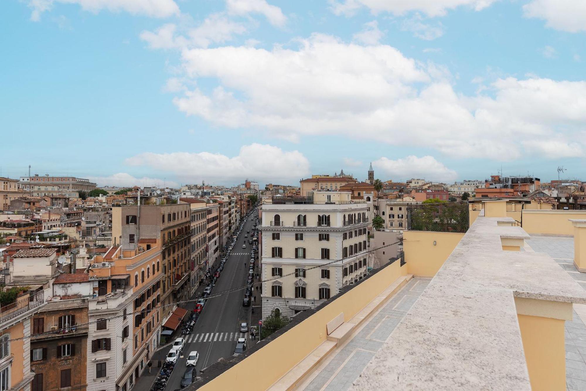 Apartment Joivy Cavour Luxury Rome